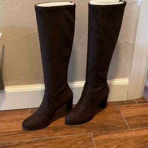 Brand new amazing looking, sexy, high healed boots